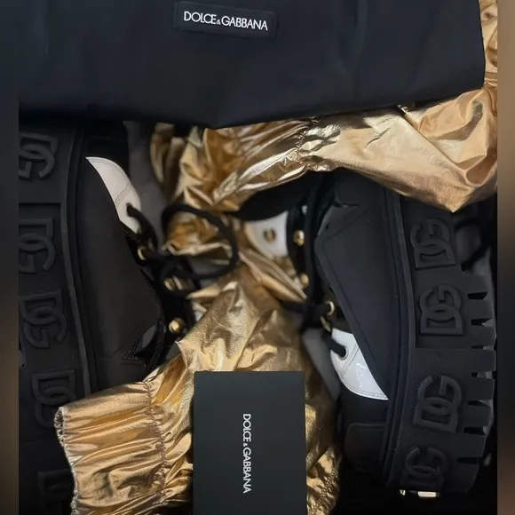 🔥DOLCE &amp; GABBANA Gold Metallic Ruched Black Lace-Up Boots🔥