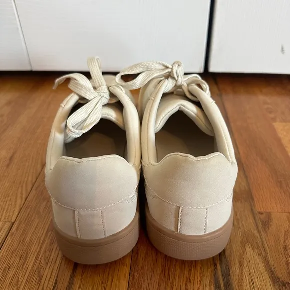 Dolce Vita Voyager Women’s Classic Cream Sneakers shoes size 9 NEW