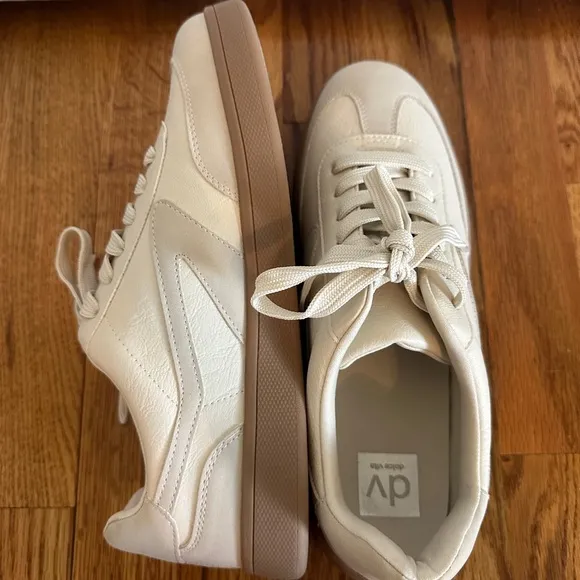 Dolce Vita Voyager Women’s Classic Cream Sneakers shoes size 9 NEW