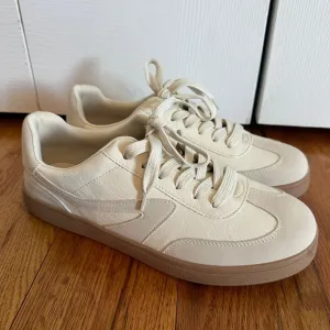 Dolce Vita Voyager Women’s Classic Cream Sneakers shoes size 9 NEW