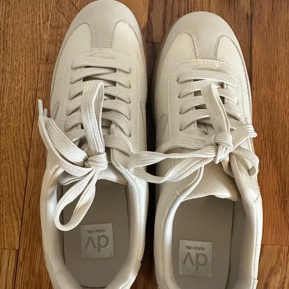 Dolce Vita Voyager Women’s Classic Cream Sneakers shoes size 9 NEW