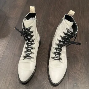 Dolce Vita White Combat Boots - Size 10