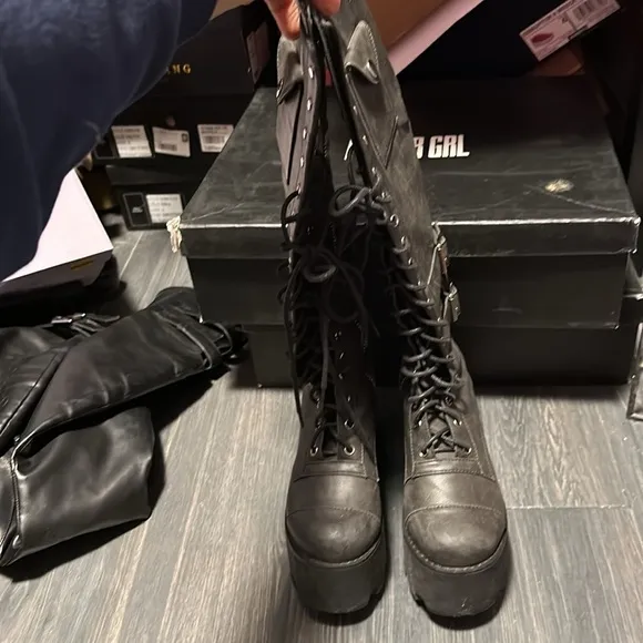 dolls kill current mood Jane doe boots 5m pre owned vintage