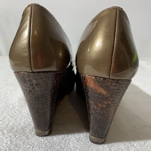 Donald J Pliner Habiki Peep Toe Wedges Snake Print Gold Women’s 9.5 Bron…