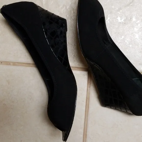 Donald Pliner Molly Peep Toe Wedges 9.5 M