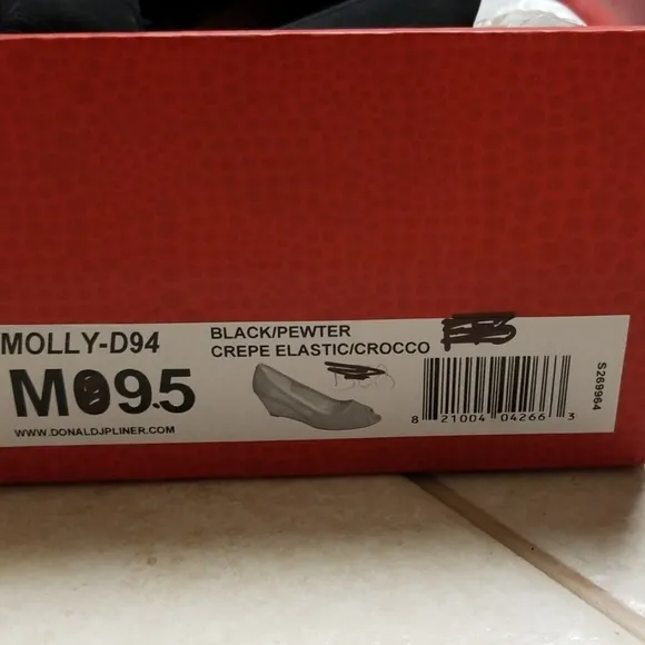 Donald Pliner Molly Peep Toe Wedges 9.5 M