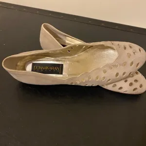 Donna Karan Women's Soft Grey Flats