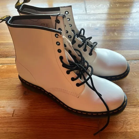 DR DOC MARTENS AIRWAIR 1460 SMOOTH LEATHER LACE UP BOOTS WHITE US MENS SIZE 11