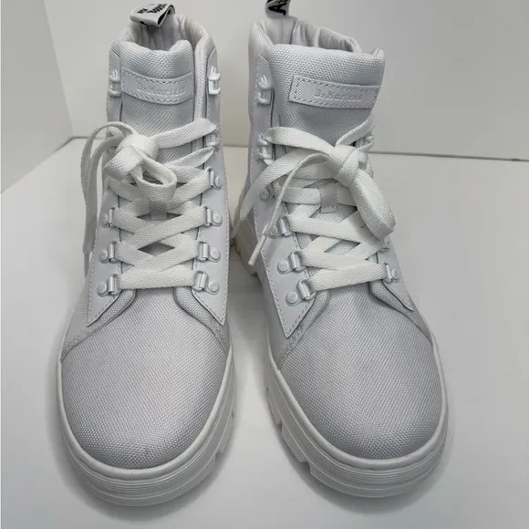 Dr. Doc Martens Combs W Combat Boots Women’s Size 10L All White Air Ware