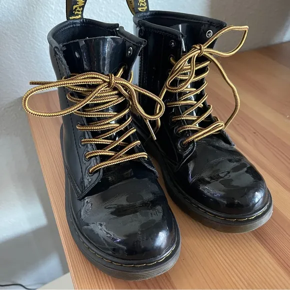 Dr Marten 1460 PATENT LEATHER LACE UP BOOTS