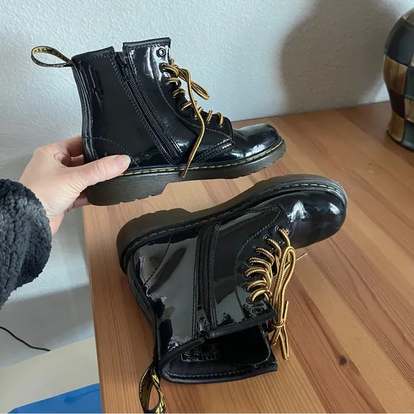 Dr Marten 1460 PATENT LEATHER LACE UP BOOTS