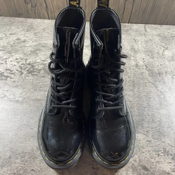 Dr Martens 11821 Glossy Black Leather Lace 8 Eyelet Combat Boots Womens Size 6
