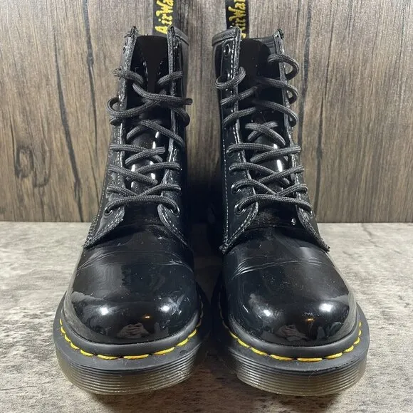 Dr Martens 11821 Glossy Black Leather Lace 8 Eyelet Combat Boots Womens Size 6