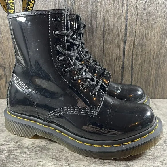 Dr Martens 11821 Glossy Black Leather Lace 8 Eyelet Combat Boots Womens Size 6