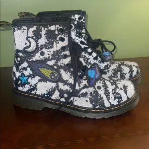 DR MARTENS | 1460 Combat Boots | Color: Cosmic Print | Size: US 4M toddler