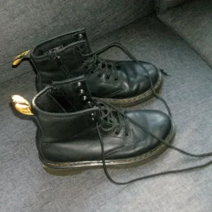 Dr. Martens 1460 J Black Leather 8-Eye Lace Up Zip Ankle Combat Boots size 1