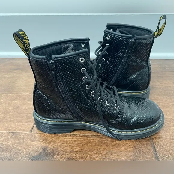 Dr. Martens 1460-J Emboss Reptile Lace-Up Zipper Black Boots Youth Size 4