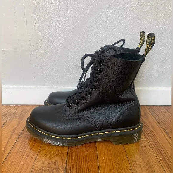 Dr. Martens 1460 Pascal Black Leather Lace Up Combat Boots US Ladies Siz…