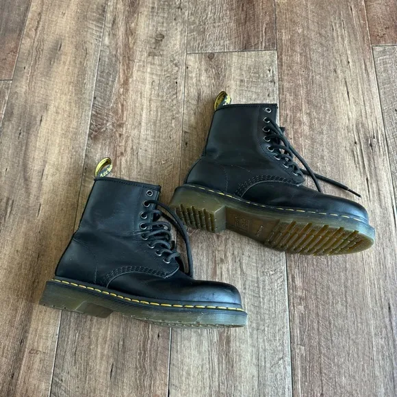 Dr Martens 1460 smooth black leather combat boots women’s size 5