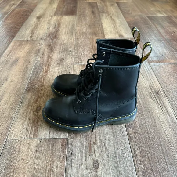Dr Martens 1460 smooth black leather combat boots women’s size 5