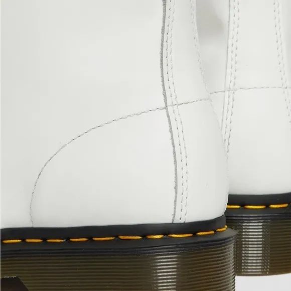 DR MARTENS 1460 Smooth Leather Lace Up Boots!