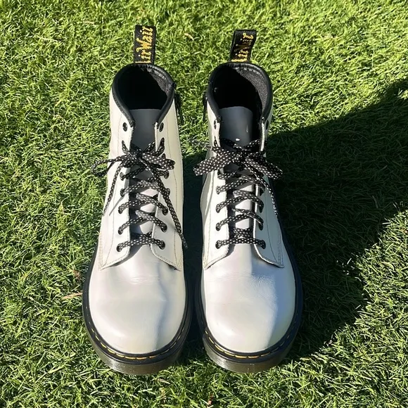 DR MARTENS 1460 Smooth Leather Lace Up Boots!