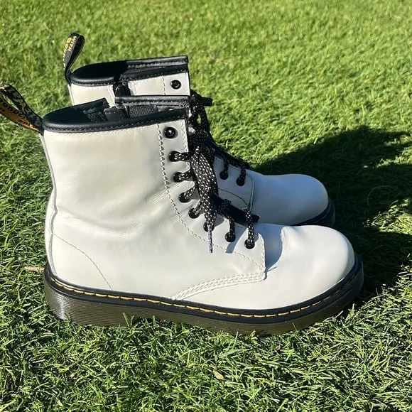 DR MARTENS 1460 Smooth Leather Lace Up Boots!