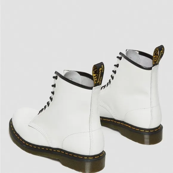 DR MARTENS 1460 Smooth Leather Lace Up Boots!
