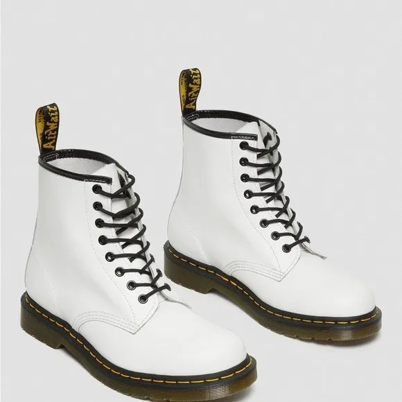 DR MARTENS 1460 Smooth Leather Lace Up Boots!