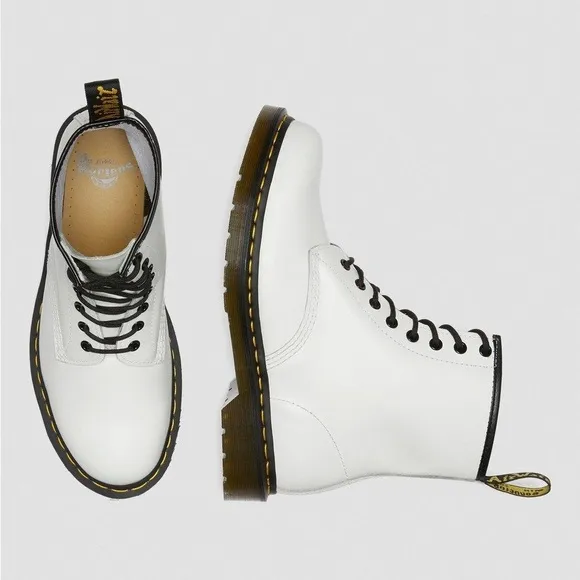 DR MARTENS 1460 Smooth Leather Lace Up Boots!