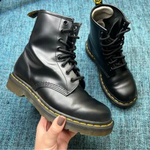 Dr. Martens 1460 Smooth Leather Lace Up Combat Boots in Black
