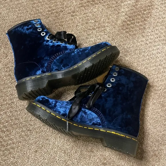 Dr. Martens 1460 Vegan Velvet 7 Women’s
