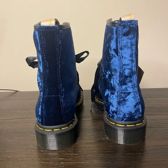 Dr. Martens 1460 Vegan Velvet 7 Women’s