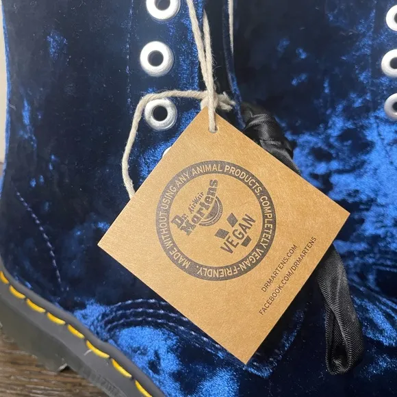 Dr. Martens 1460 Vegan Velvet 7 Women’s