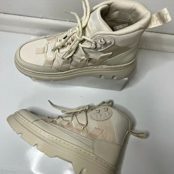 Dr Martens Air Wair Boury Utility Combat Boots Ivory Lace Up Men Sz 9 (W Sz 10)