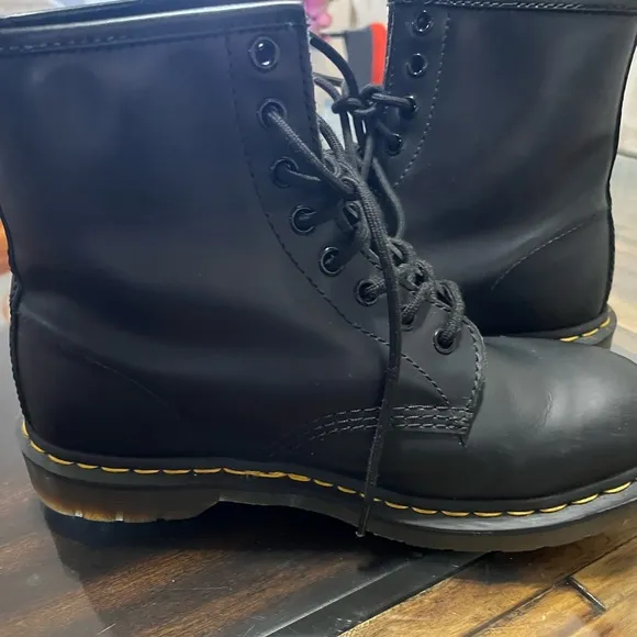 Dr. Martens Black Leather Lace Up Combat  Boots Women’s size 9
