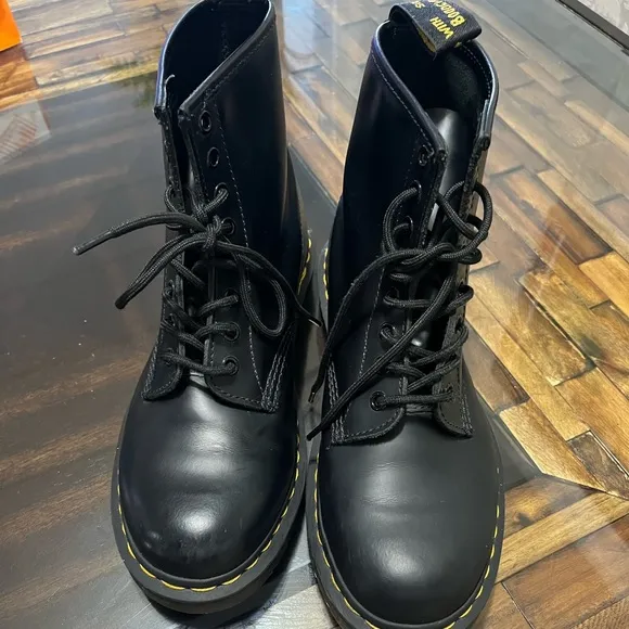 Dr. Martens Black Leather Lace Up Combat  Boots Women’s size 9