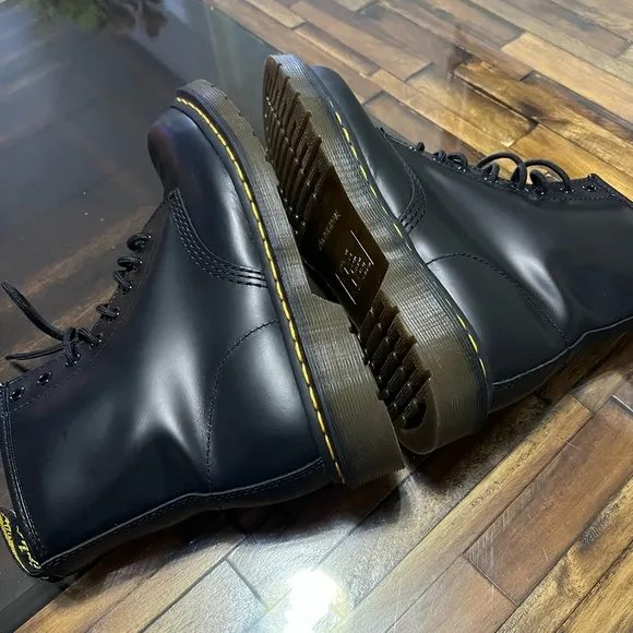 Dr. Martens Black Leather Lace Up Combat  Boots Women’s size 9