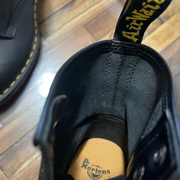 Dr. Martens Black Leather Lace Up Combat  Boots Women’s size 9