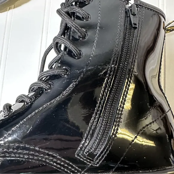 Dr Martens black shiny patent leather 1460 combat boots women’s 7