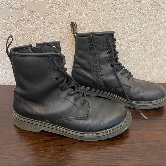 Dr. Martens boots 1460Y Softy T leather lace up boots