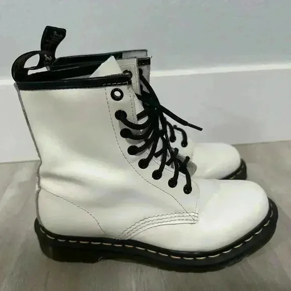 Dr. Martens Boots Womens Size 7 White Black Air Wair Combat Biker Leather