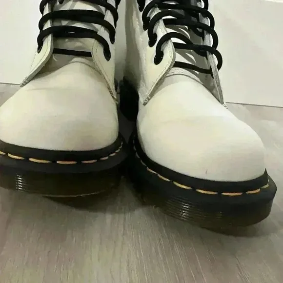 Dr. Martens Boots Womens Size 7 White Black Air Wair Combat Biker Leather