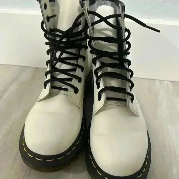 Dr. Martens Boots Womens Size 7 White Black Air Wair Combat Biker Leather