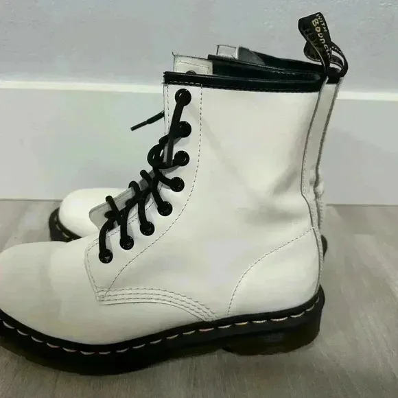 Dr. Martens Boots Womens Size 7 White Black Air Wair Combat Biker Leather