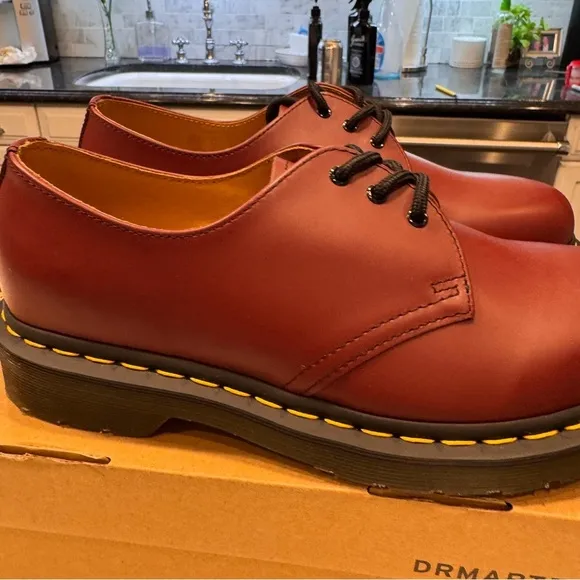 Dr Martens Classic 1461 Cherry Red Oxblood Oxford Shoes Mens 8 Womens 9 NEW