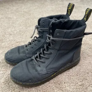 Dr. Martens Combs Boots Mens 9 Black Thrashed Paint Stained Grunge Goth