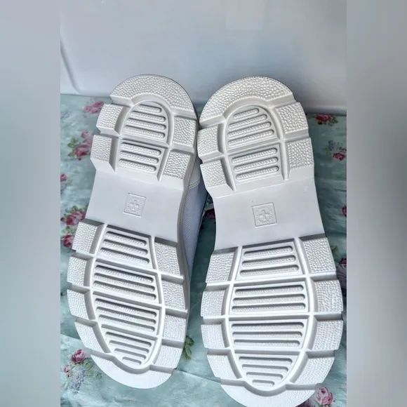 Dr. Martens Combs Platform Boots in white color Size 8