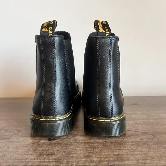 DR. MARTENS Dorrian Pull On Unisex Boot Size 8 or 9 SKU#243236