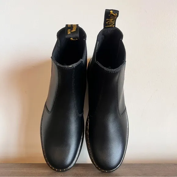 DR. MARTENS Dorrian Pull On Unisex Boot Size 8 or 9 SKU#243236